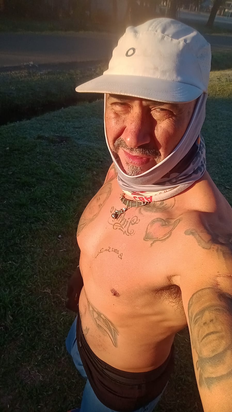 Un frío de locos: salió a correr “en cuero” por Funes en plena ola polar y desató revuelo en las redes 